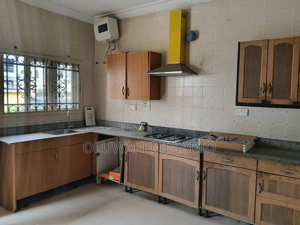4bdrm Duplex in Ikeja Gra for rent