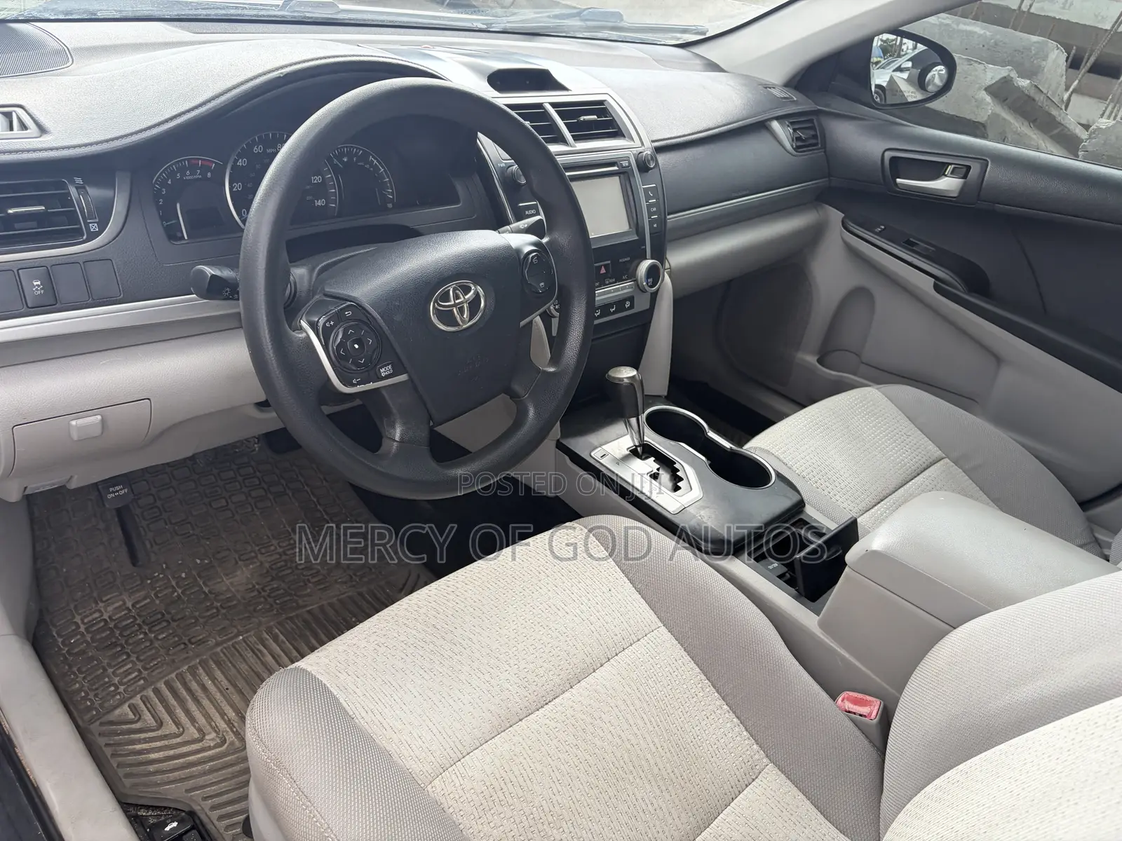 Toyota Camry LE 4dr Sedan (2.5L 4cyl 6A) 2012 Silver