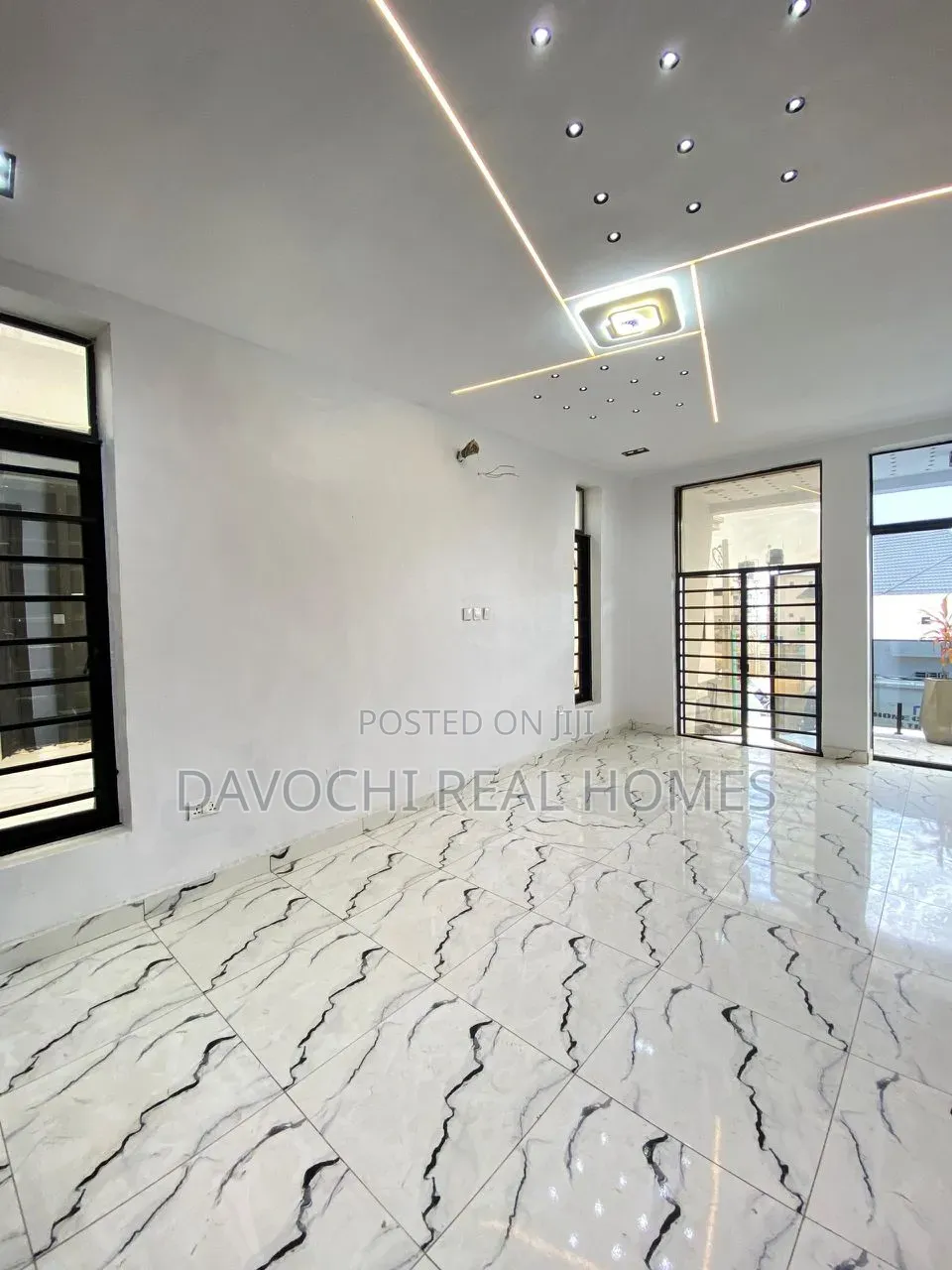 5bdrm Duplex in Ikota for sale