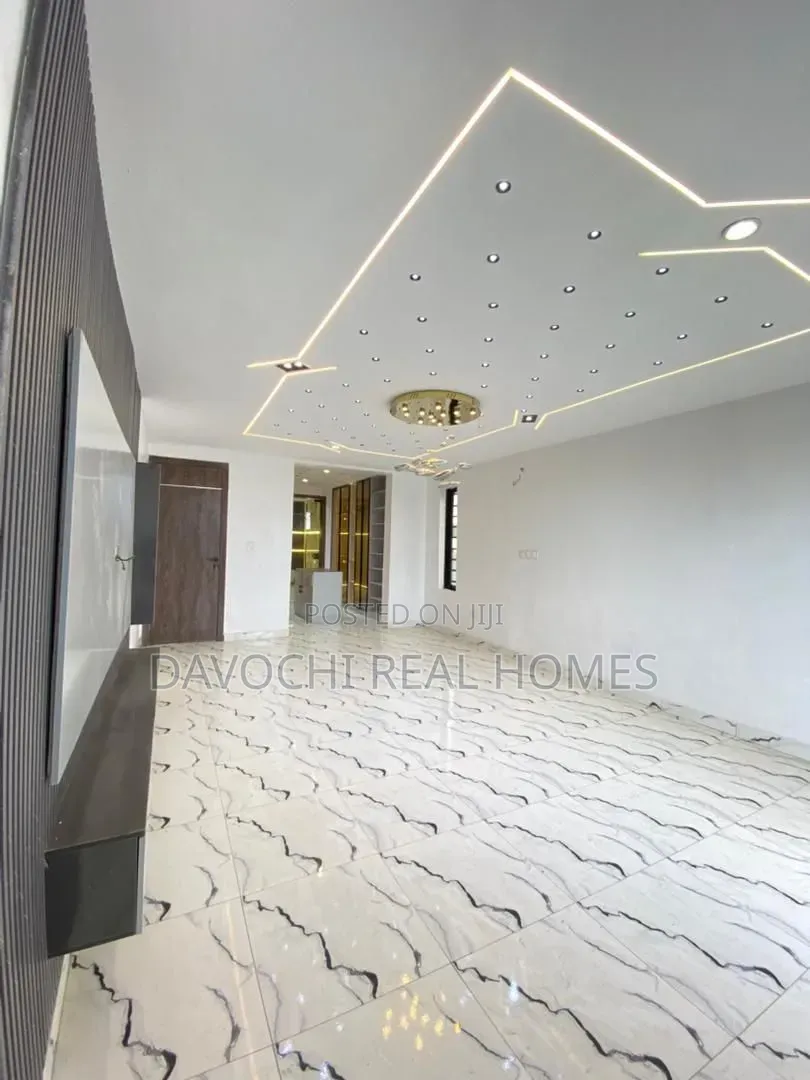 5bdrm Duplex in Ikota for sale