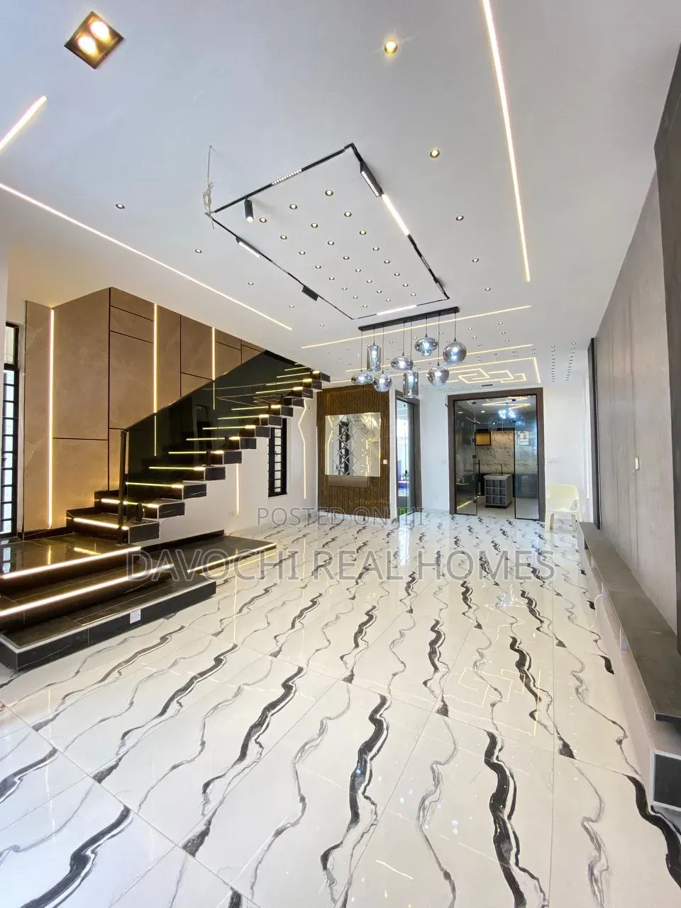 5bdrm Duplex in Ikota for sale