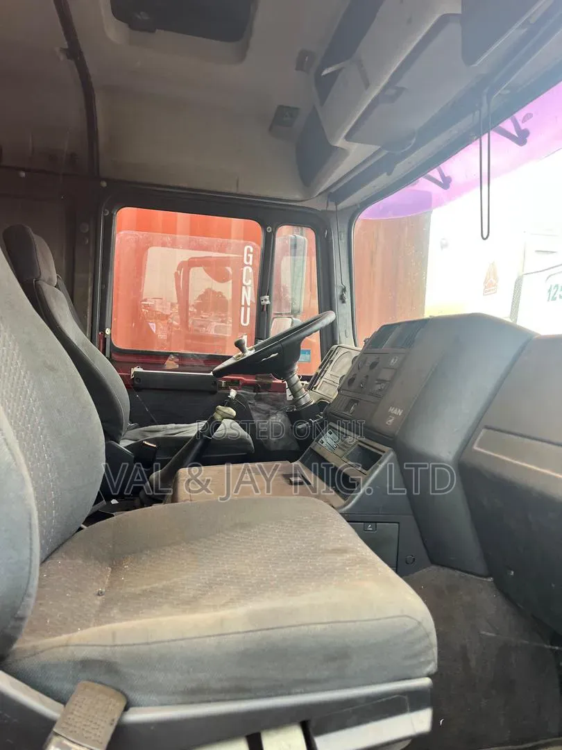 Man Diesel Container Body Truck Me280b - 32 Ft Long - Foreign Use