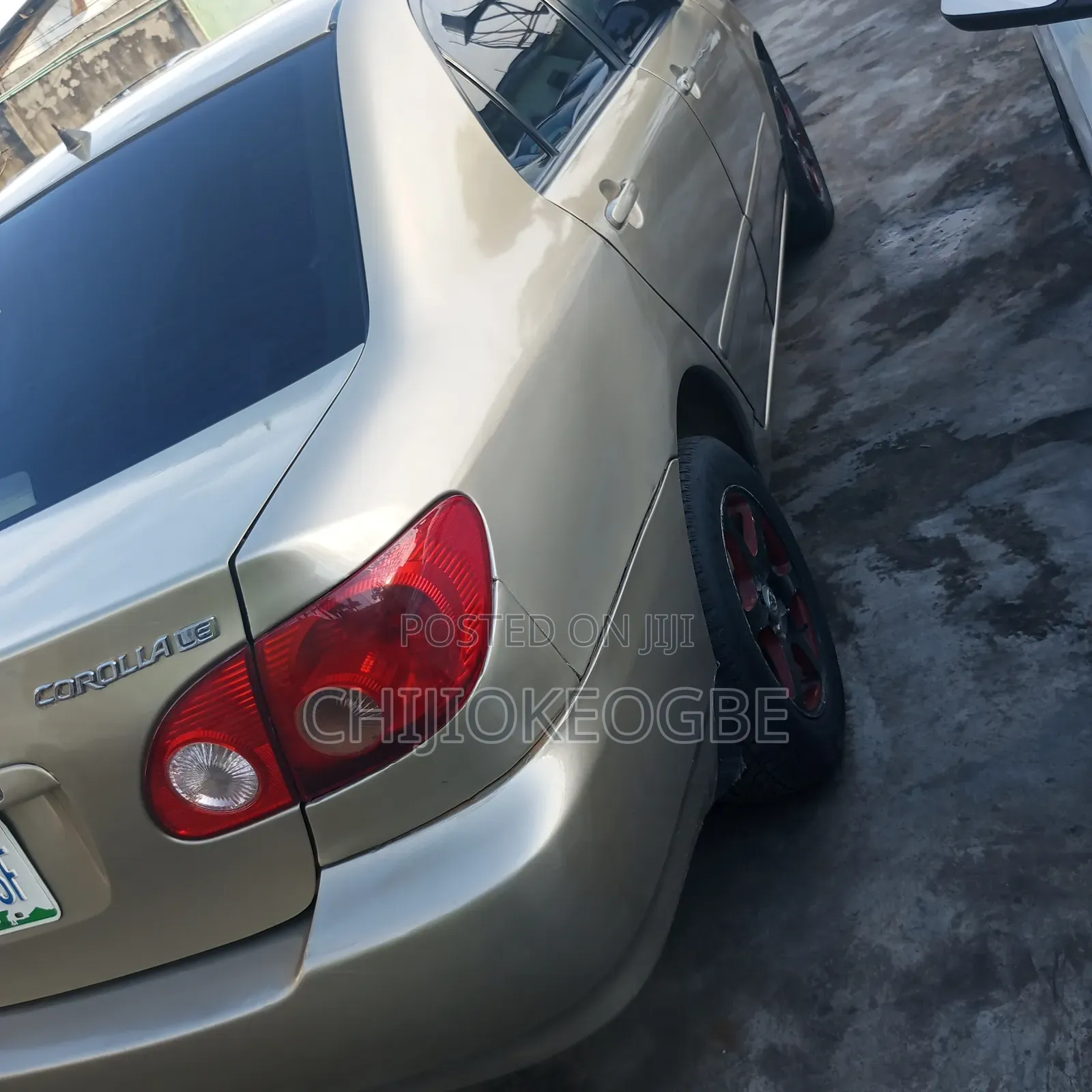 Toyota Corolla LE 2005 Gold