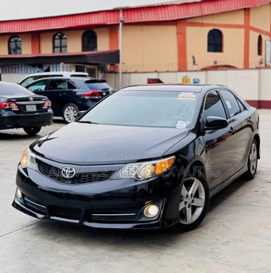 Toyota Camry XLE 4dr Sedan (2.5L 4cyl 6A) 2013 Black