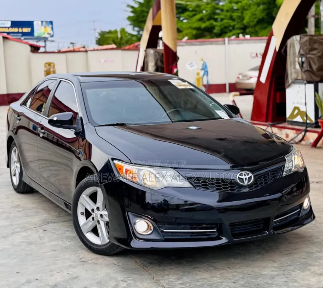 Toyota Camry XLE 4dr Sedan (2.5L 4cyl 6A) 2013 Black