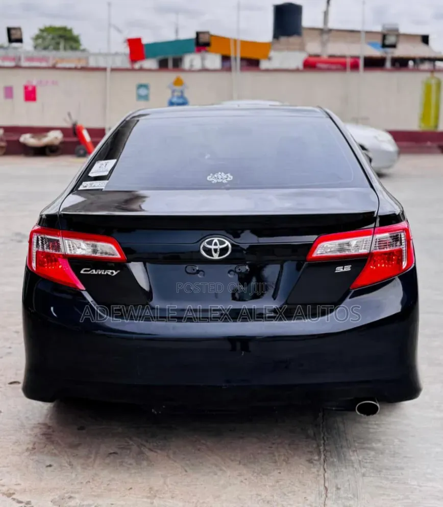 Toyota Camry XLE 4dr Sedan (2.5L 4cyl 6A) 2013 Black