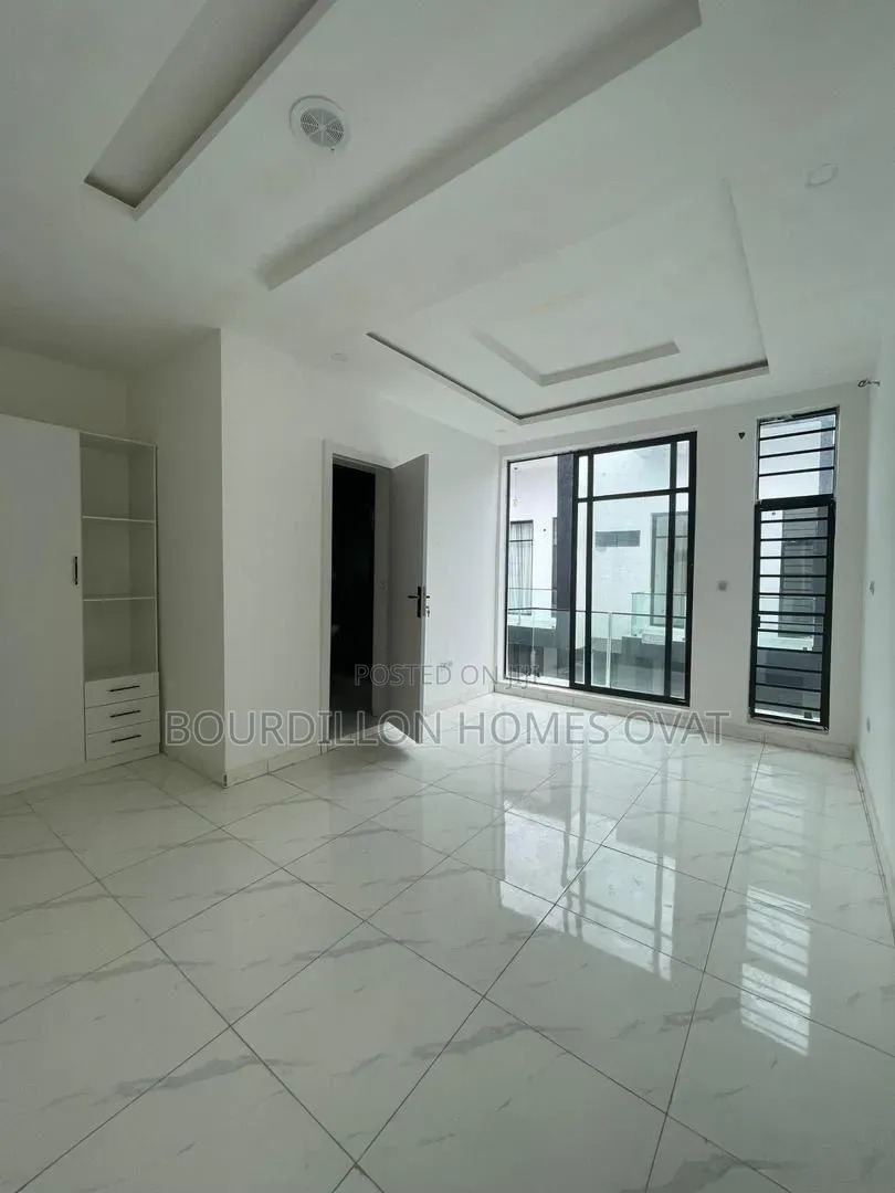 3bdrm Duplex in Ikota Lekki Lagos for rent