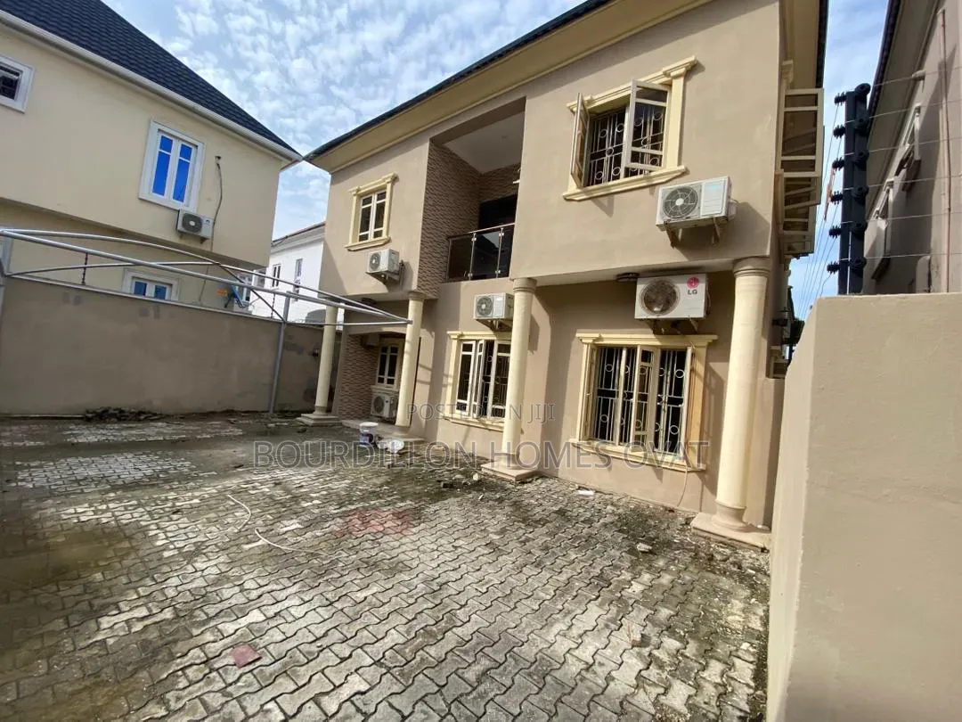 3bdrm Duplex in Ikota Villa Estate for rent