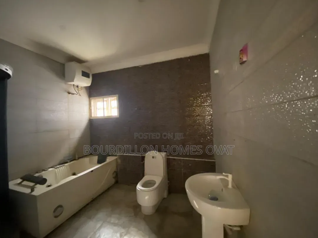 3bdrm Duplex in Ikota Villa Estate for rent