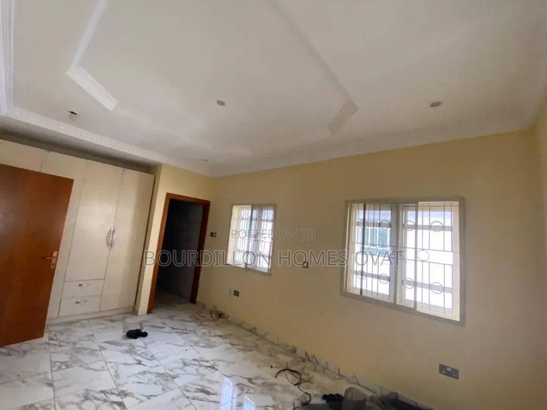 3bdrm Duplex in Ikota Villa Estate for rent
