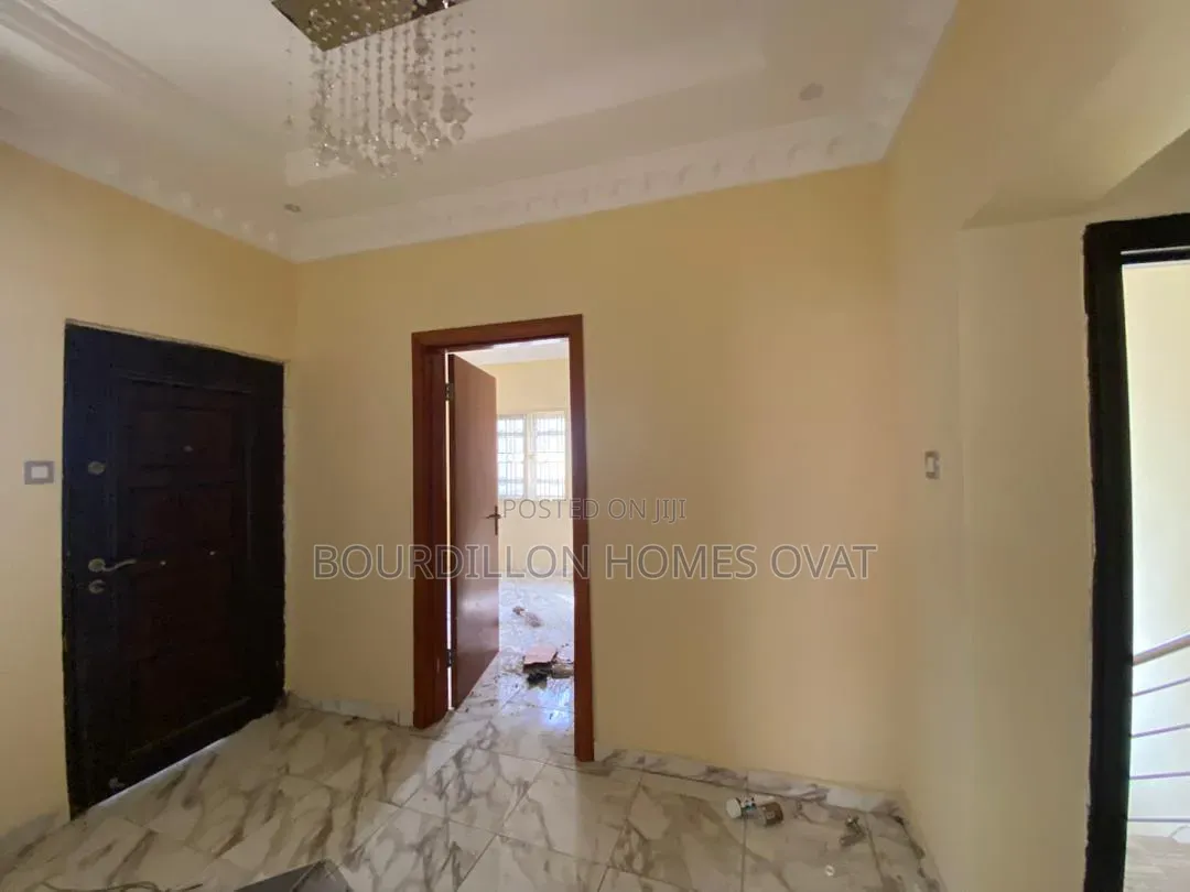 3bdrm Duplex in Ikota Villa Estate for rent