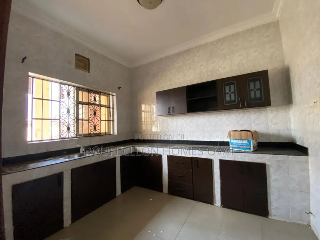 2bdrm Apartment in Ikate Lekki Lagos for rent