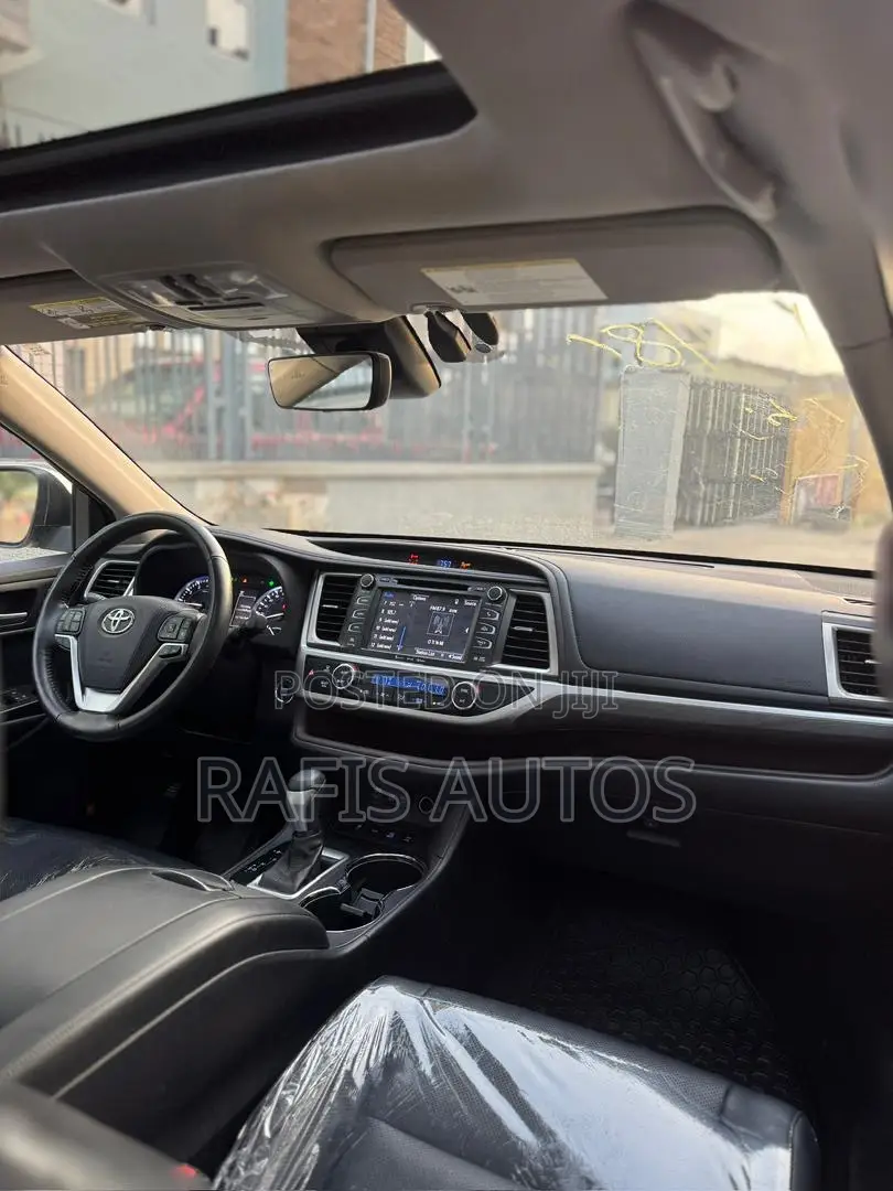 Toyota Highlander Limited 4x2 V6 (3.5L 6cyl 8A) 2017 White