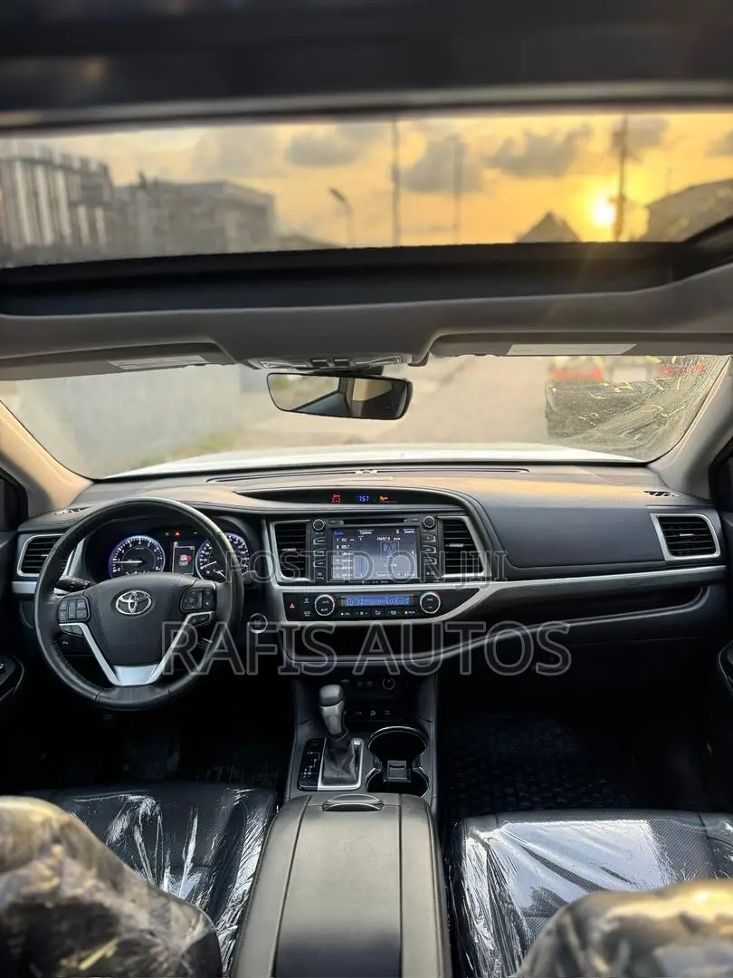 Toyota Highlander Limited 4x2 V6 (3.5L 6cyl 8A) 2017 White
