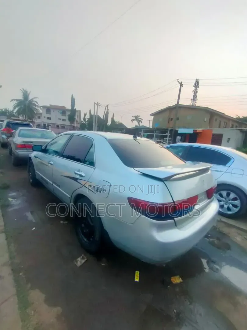 Honda Accord Automatic 2005 Silver