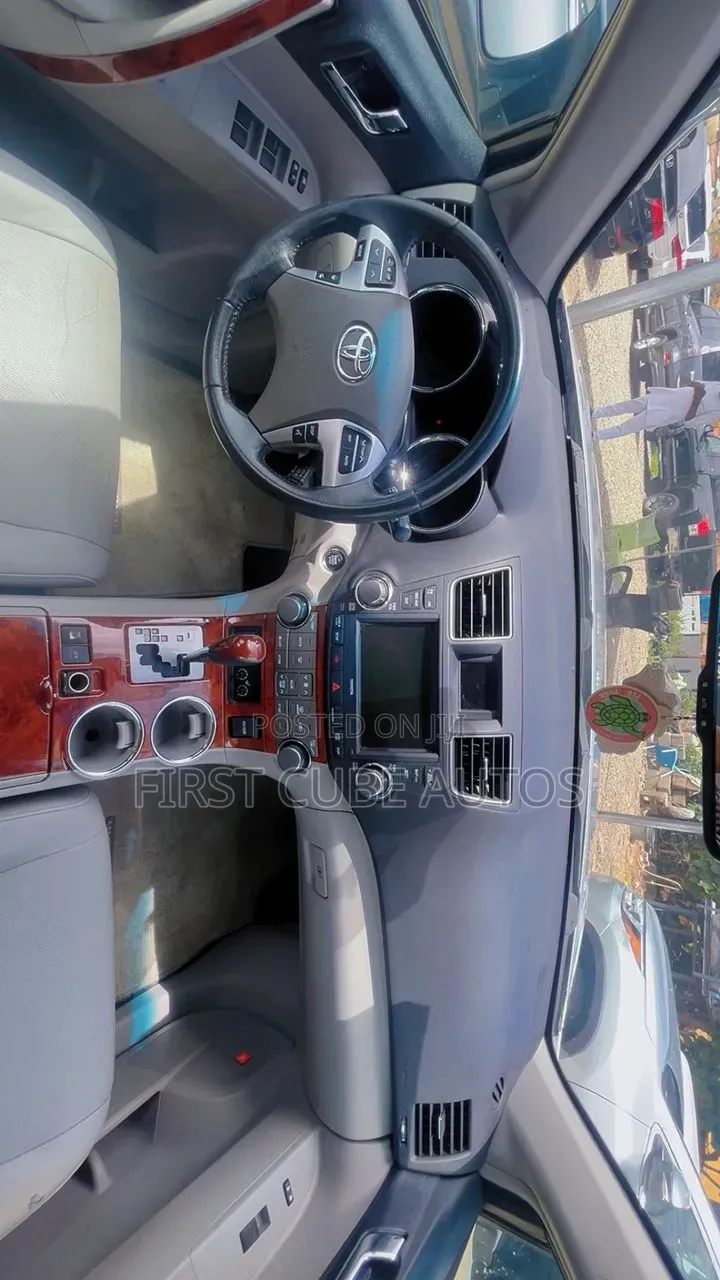Toyota Highlander Limited 2012 Silver