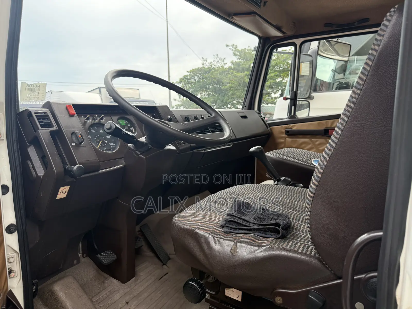 Foreign Used Mercedes Benz 814 Rigid Truck.