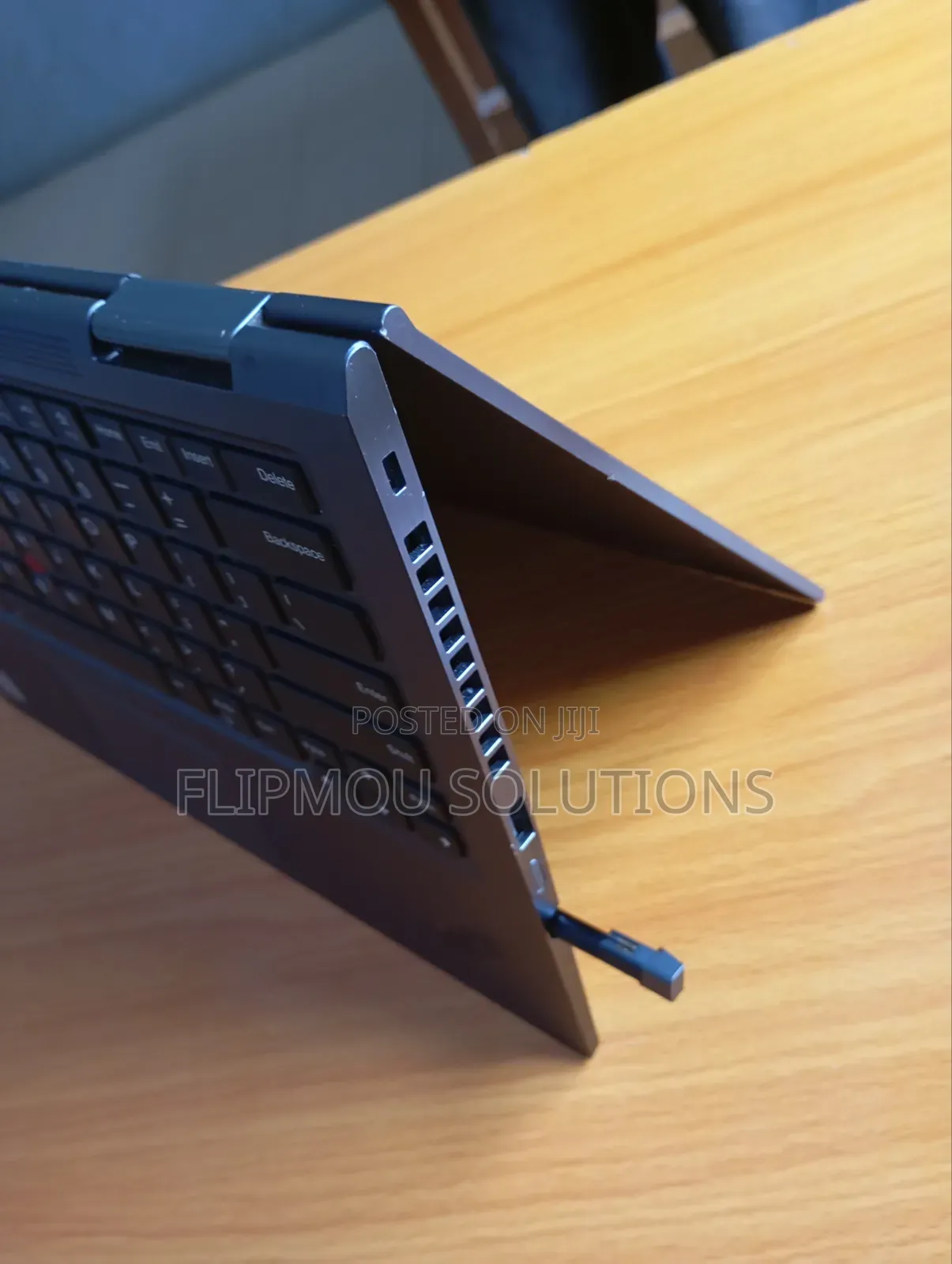 Laptop Lenovo ThinkPad X1 Yoga Gen 8 16GB Intel Core i7 SSD 512GB
