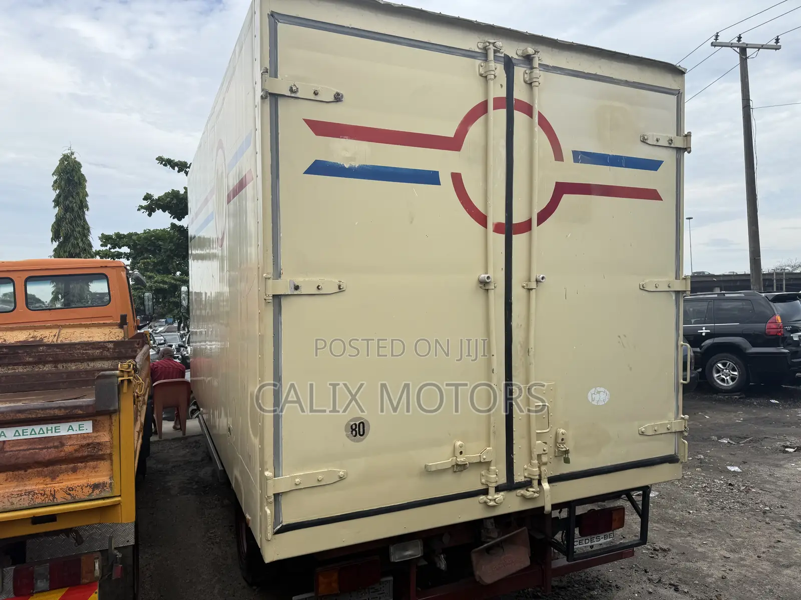 Foreign Used Mercedes Benz 814 Refrigerator Cooling Truck.