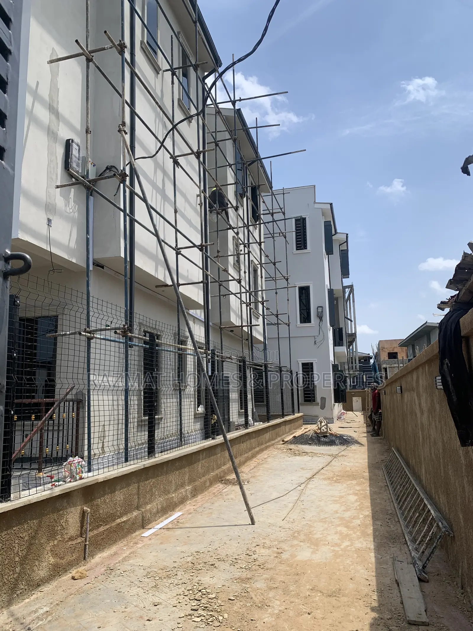 5bdrm Duplex in Millenuim/UPS for rent