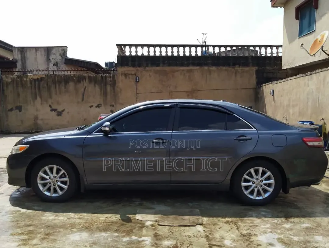 Toyota Camry XLE V6 4dr Sedan (3.5L 6cyl 6AM) 2010 Gray