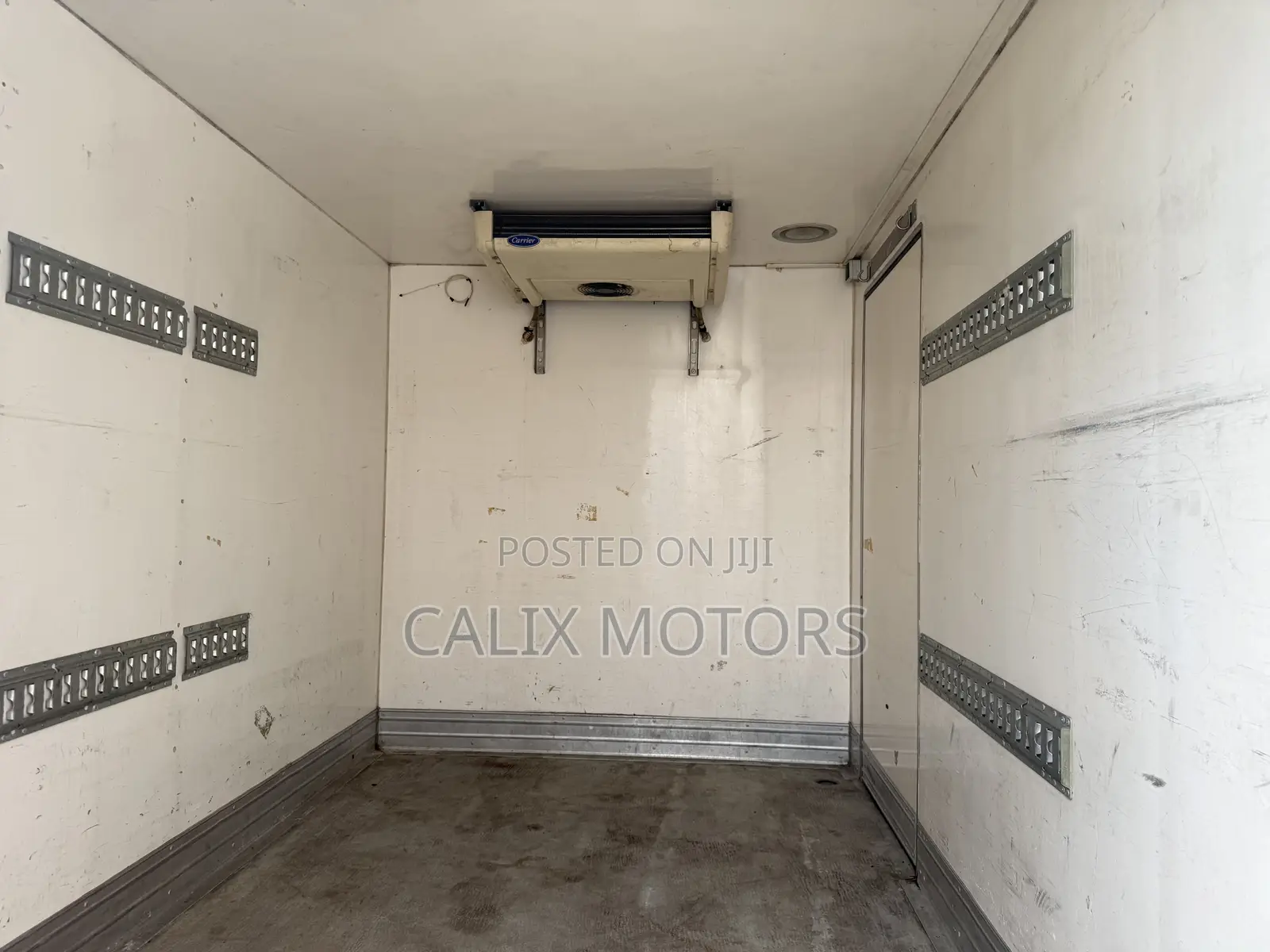 Foreign Used Mercedes Benz Refrigerator Cooling Truck.