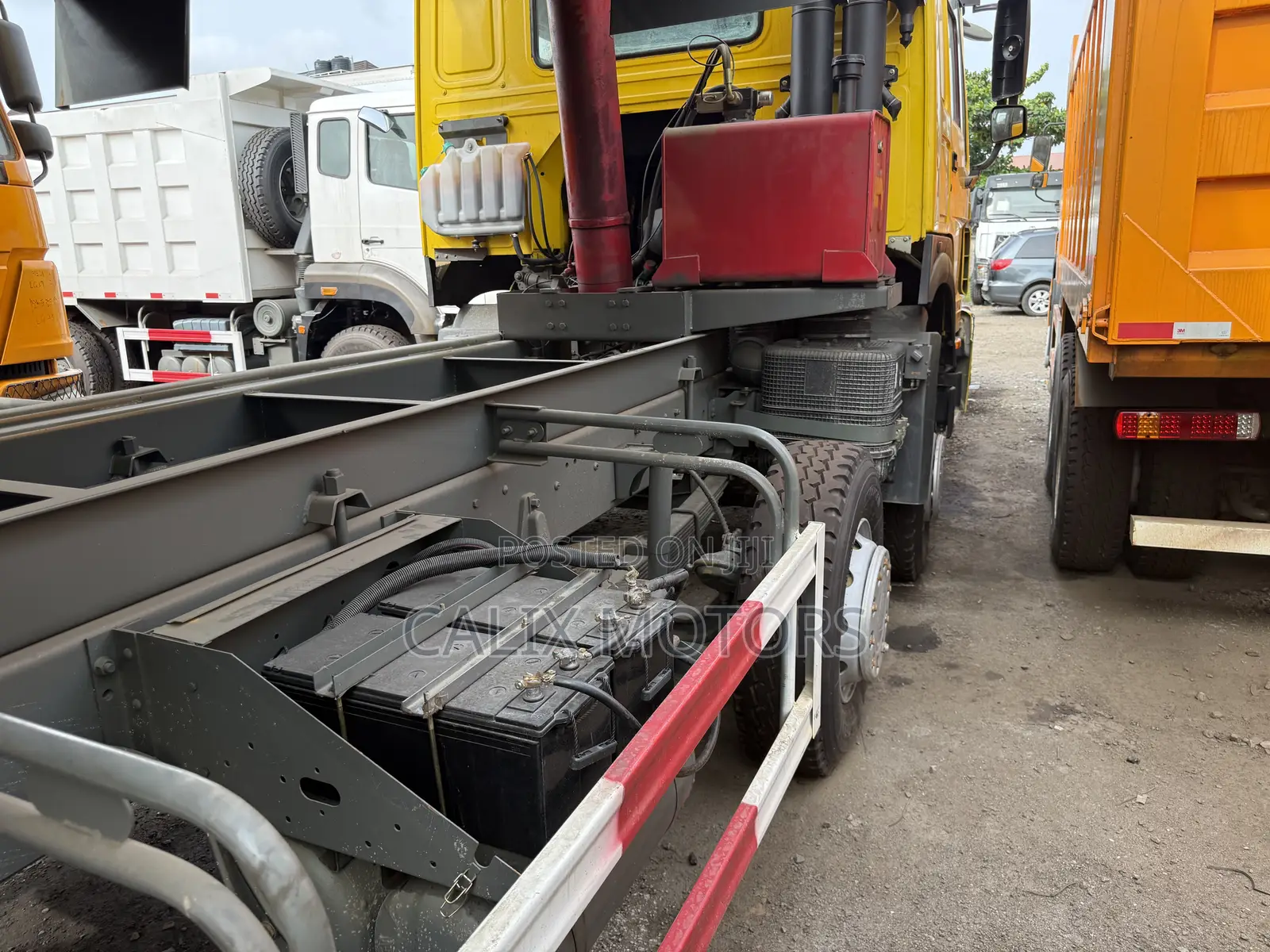 Foreign Used Howo Dump 12 Tyres Truck.