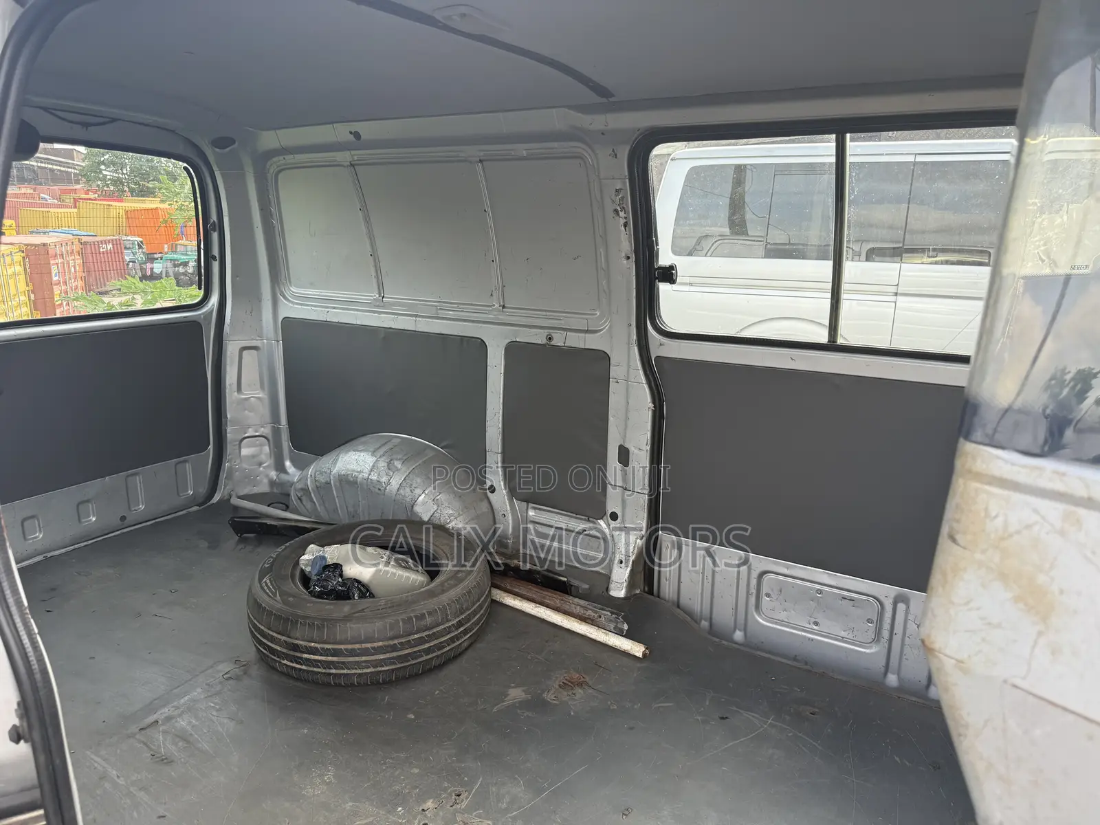 Toyota HiAce 2005 Grey