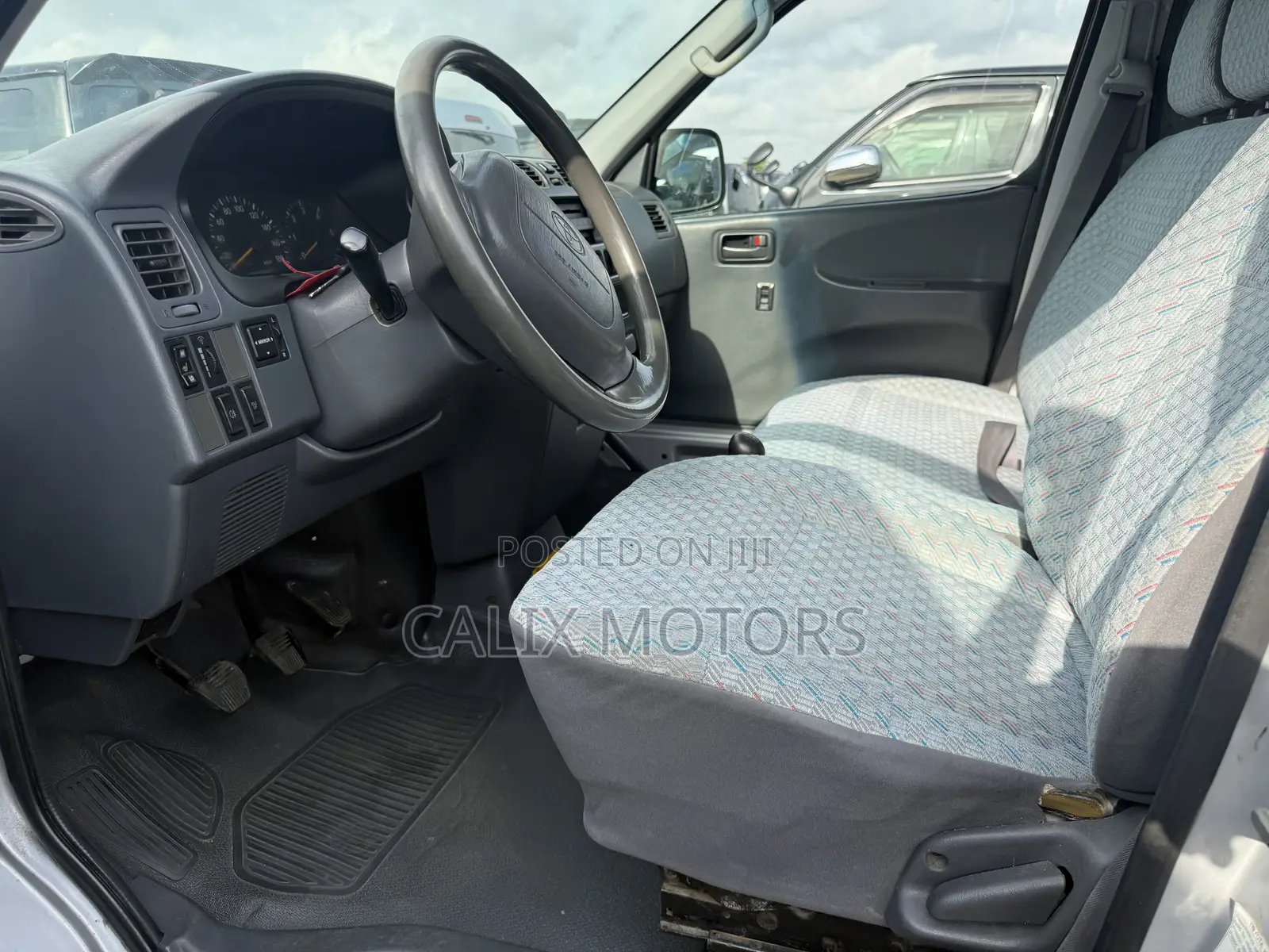 Toyota HiAce 2005 Grey