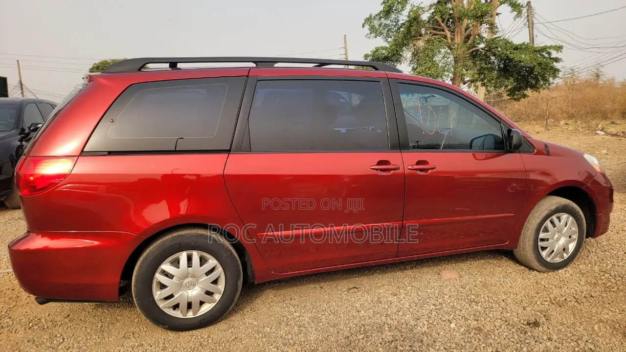 Toyota Sienna 2005 Red