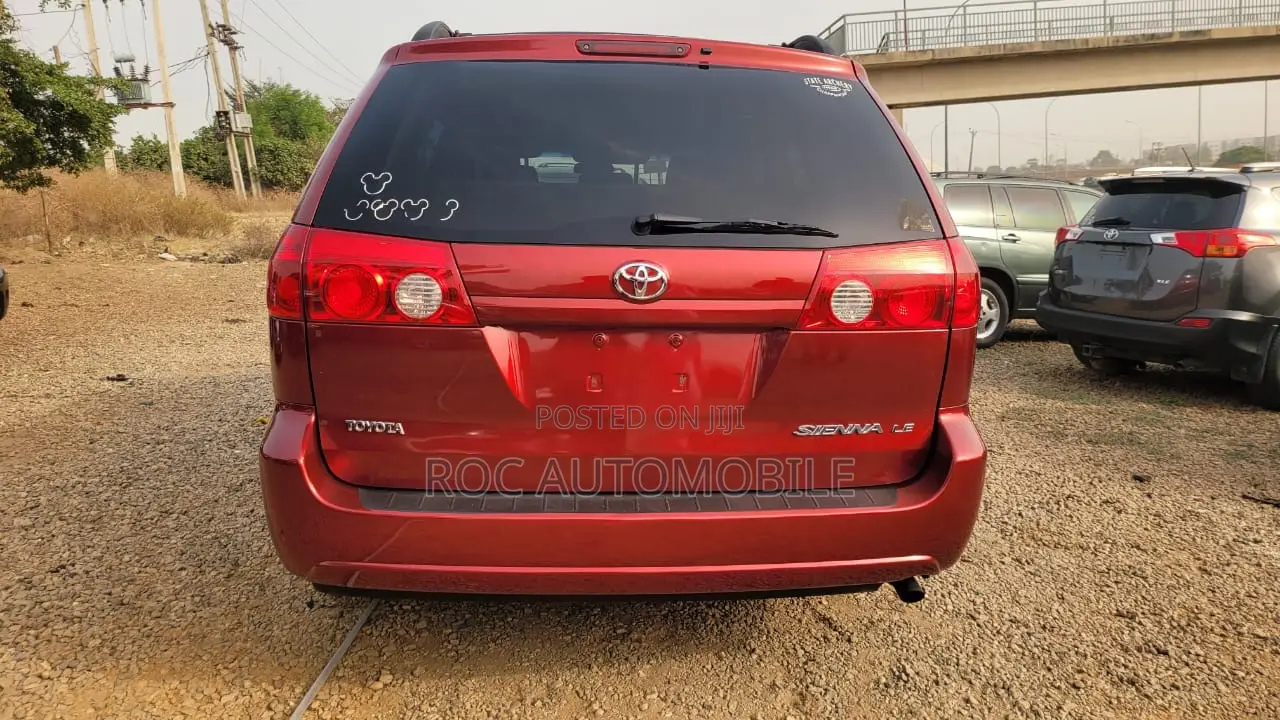 Toyota Sienna 2005 Red