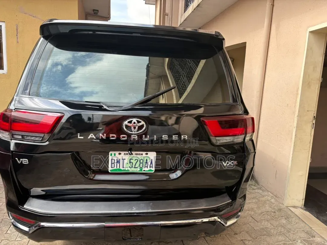 Toyota Land Cruiser 2024 Black