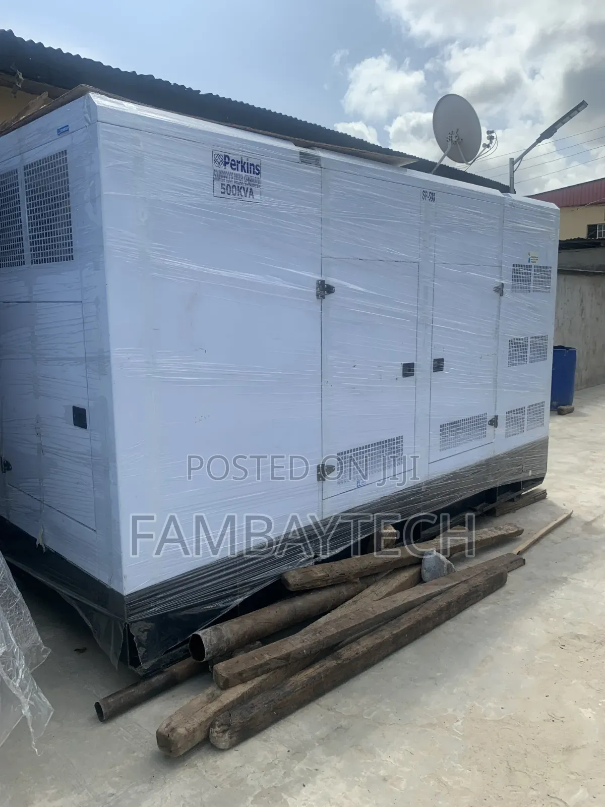 New 500kva Perkins Diesel Generator With Soundproof Canopy