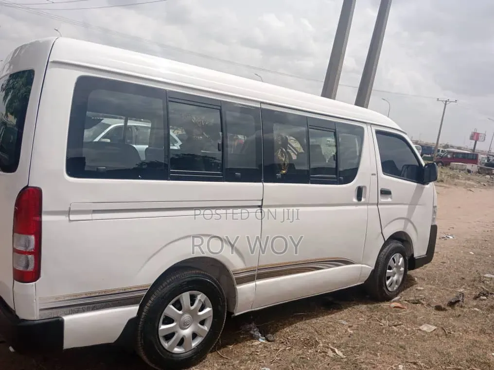Toyota HiAce 2010 White