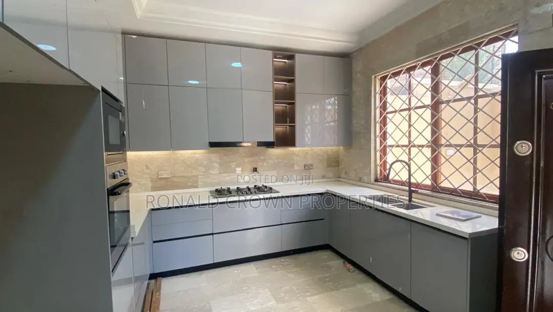 4bdrm Duplex in Banana Island for rent