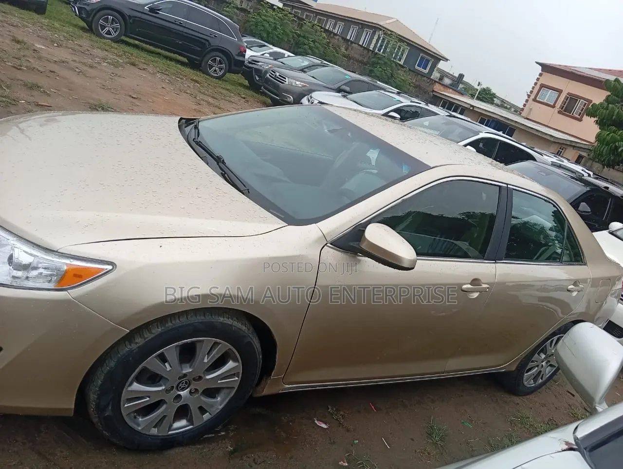 Toyota Camry LE 4dr Sedan (2.5L 4cyl 6A) 2012 Gold