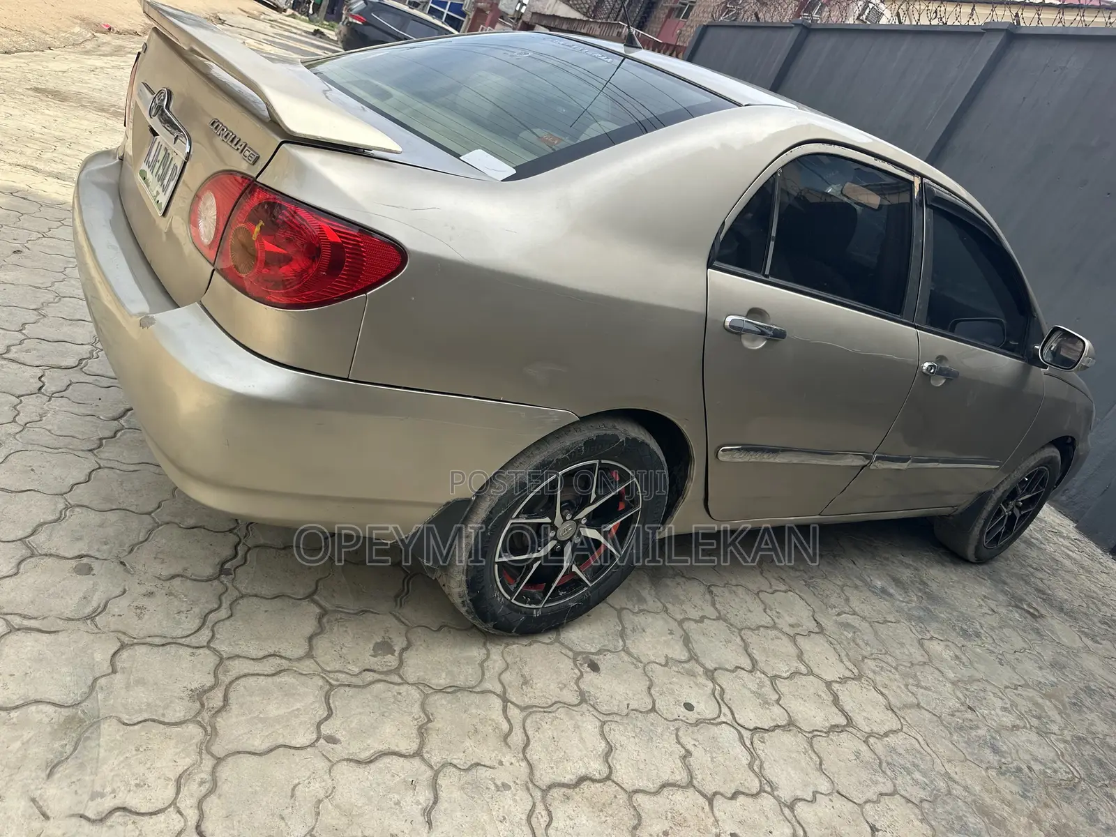 Toyota Corolla LE 2006 Gold