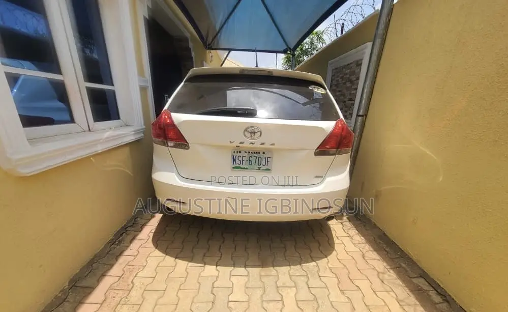 Toyota Venza 2011 White