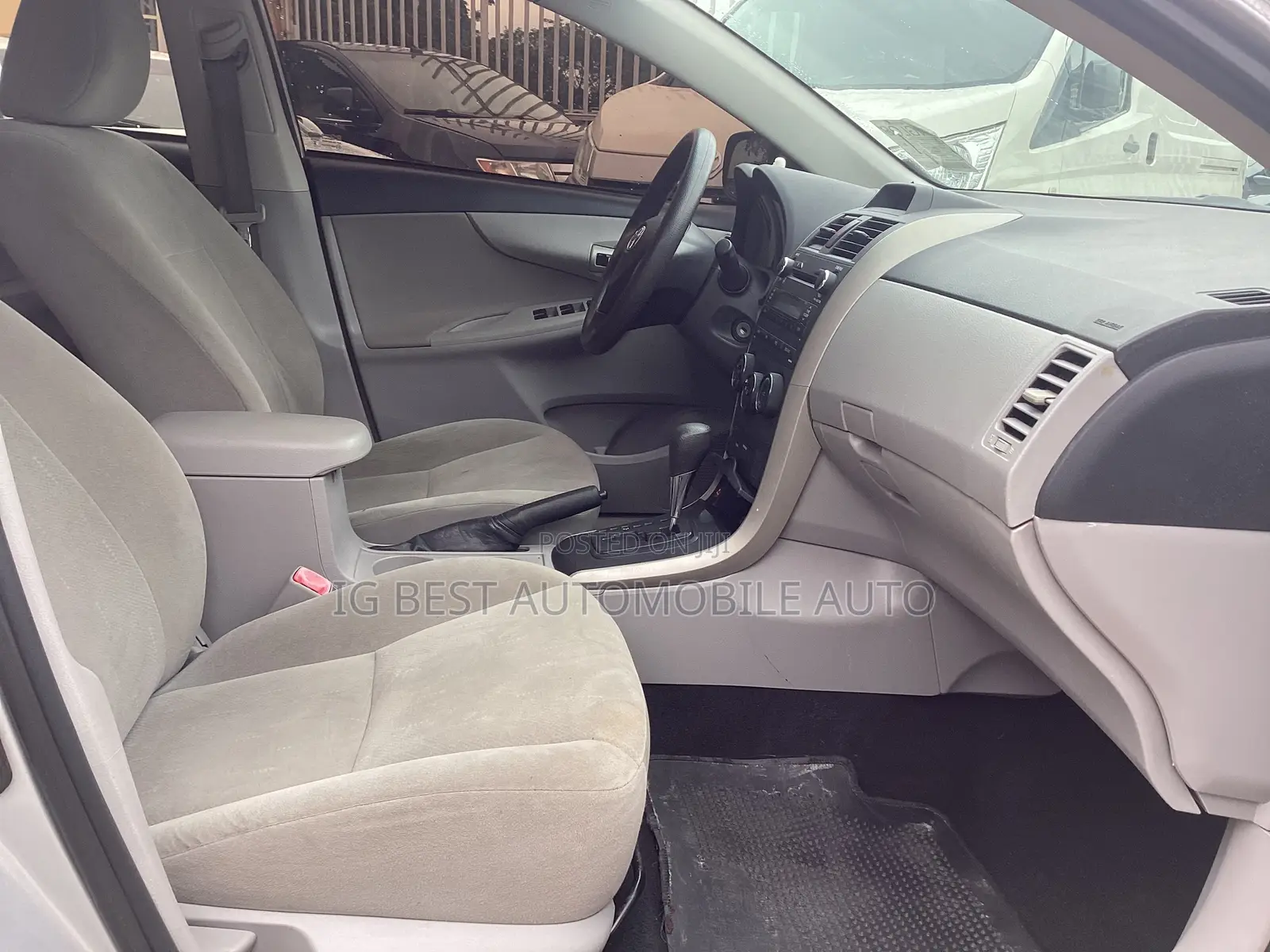Toyota Corolla L 4dr Sedan (1.8L 4cyl 5M) 2013 Silver