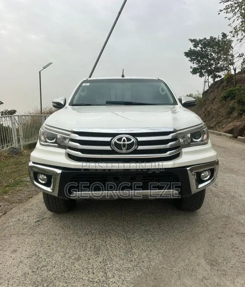 Toyota Hilux 2019 White