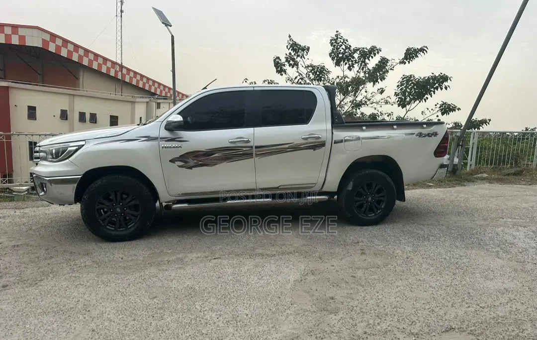 Toyota Hilux 2019 White