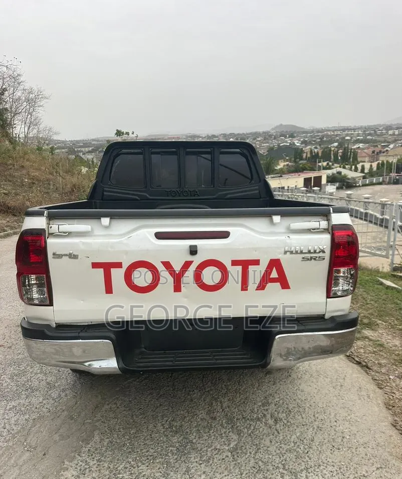 Toyota Hilux 2019 White