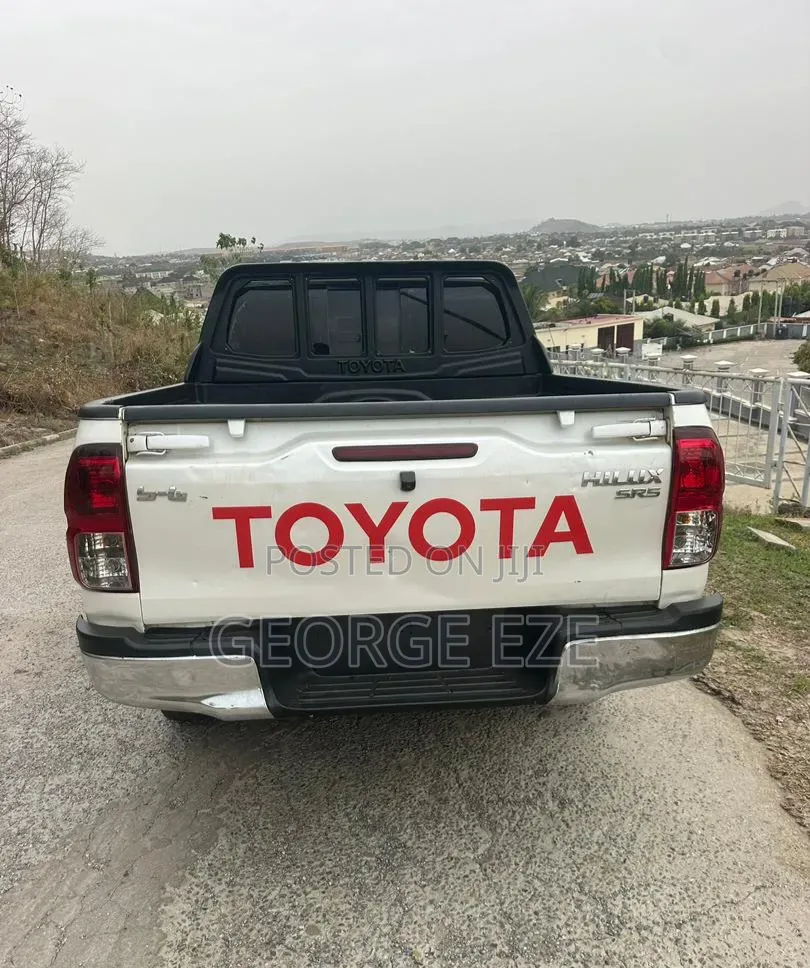 Toyota Hilux 2019 White