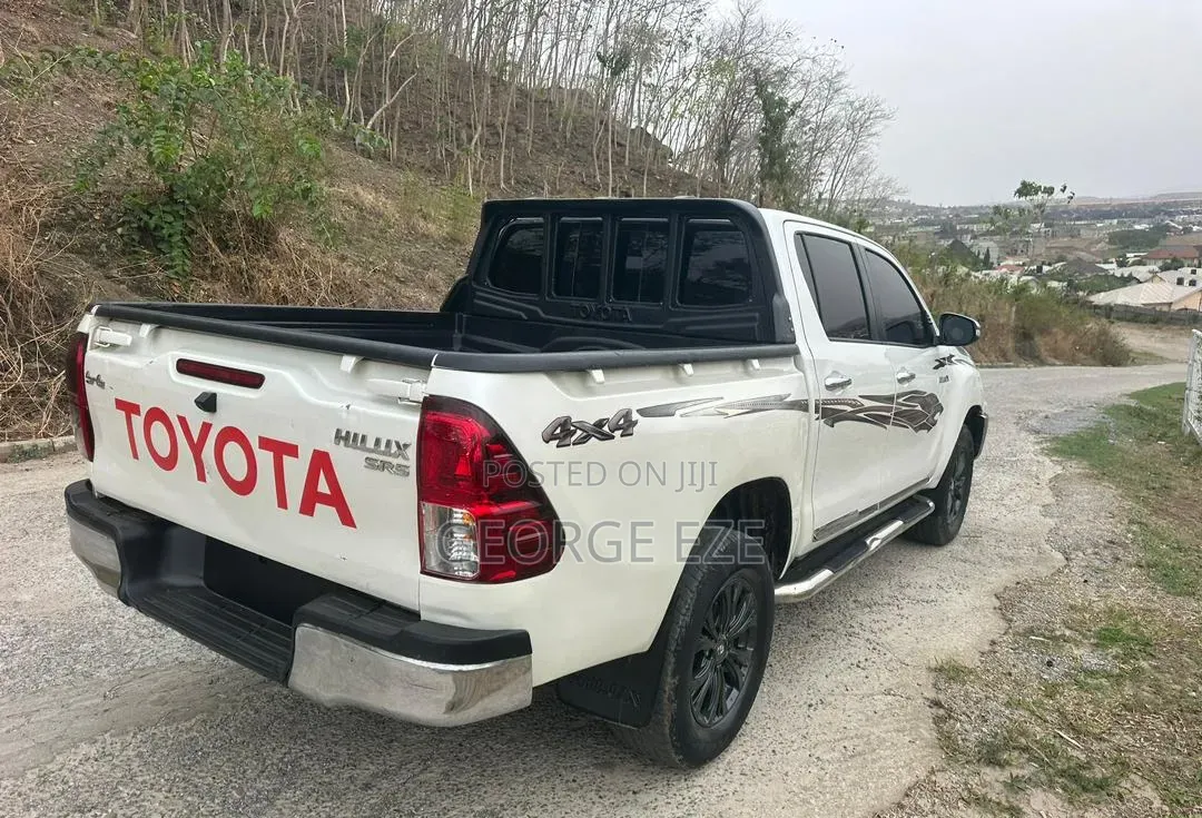 Toyota Hilux 2019 White