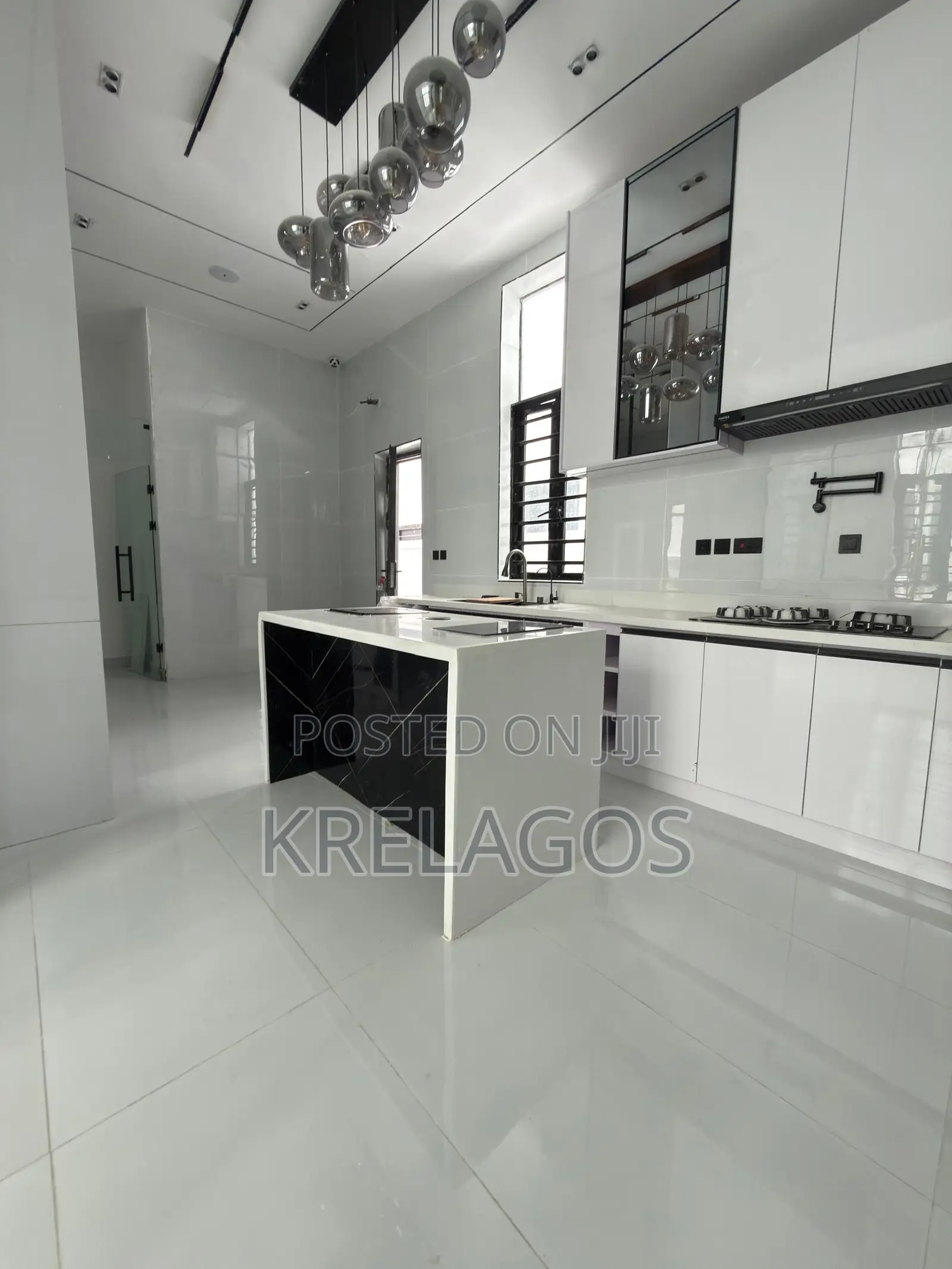 5bdrm House in Orchid, Chevron for sale