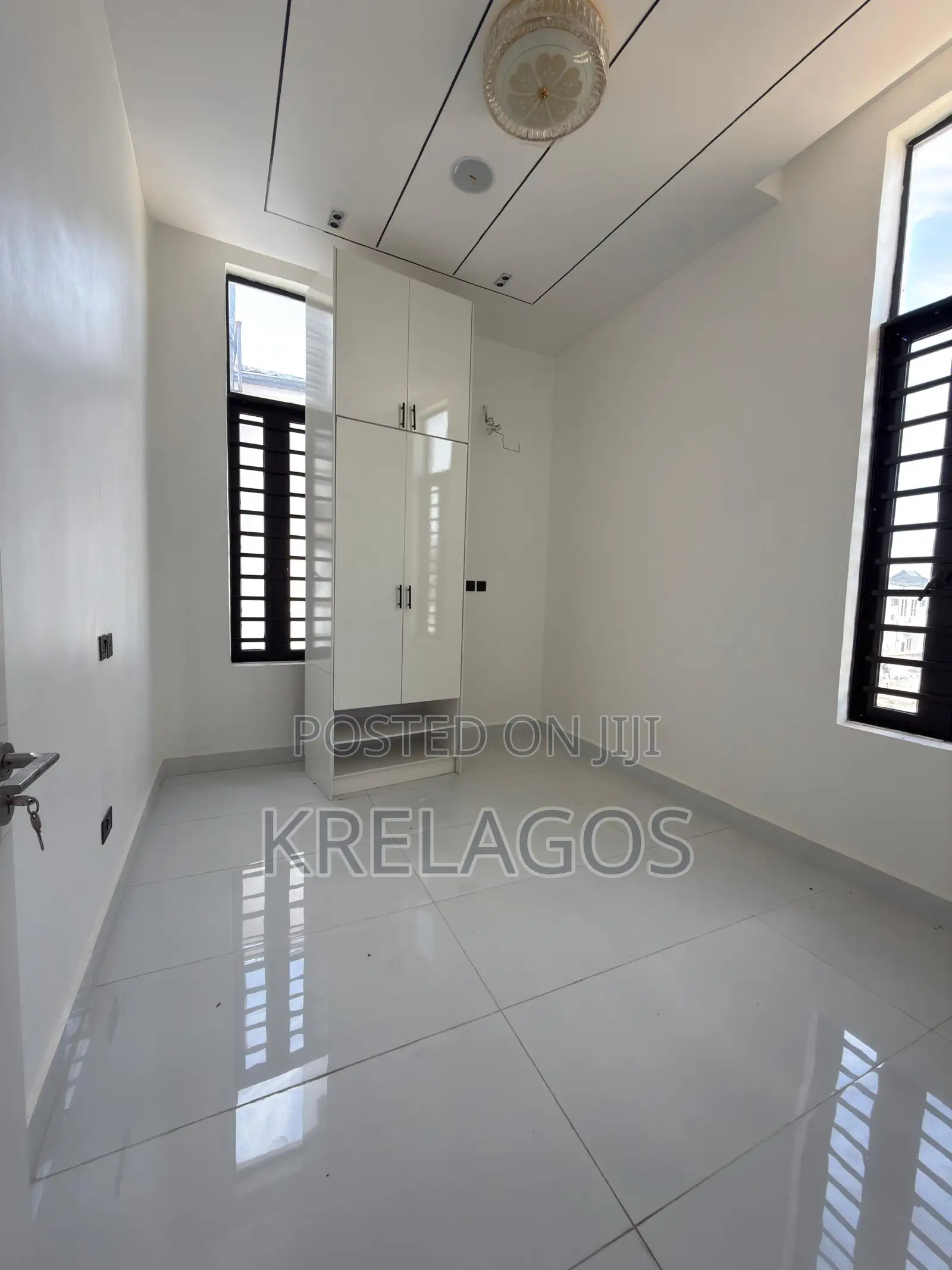 5bdrm House in Orchid, Chevron for sale
