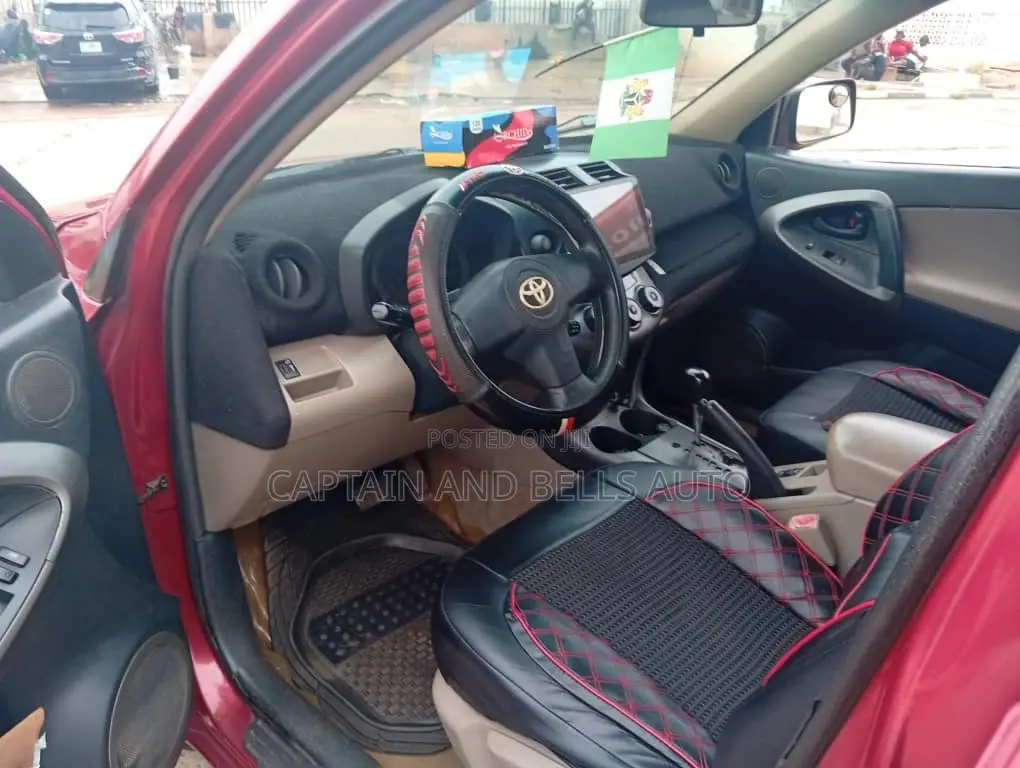 Toyota RAV4 V6 2007 Red