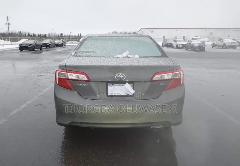 Toyota Camry LE 4dr Sedan (2.5L 4cyl 6A) 2014 Gray