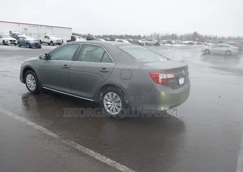 Toyota Camry LE 4dr Sedan (2.5L 4cyl 6A) 2014 Gray