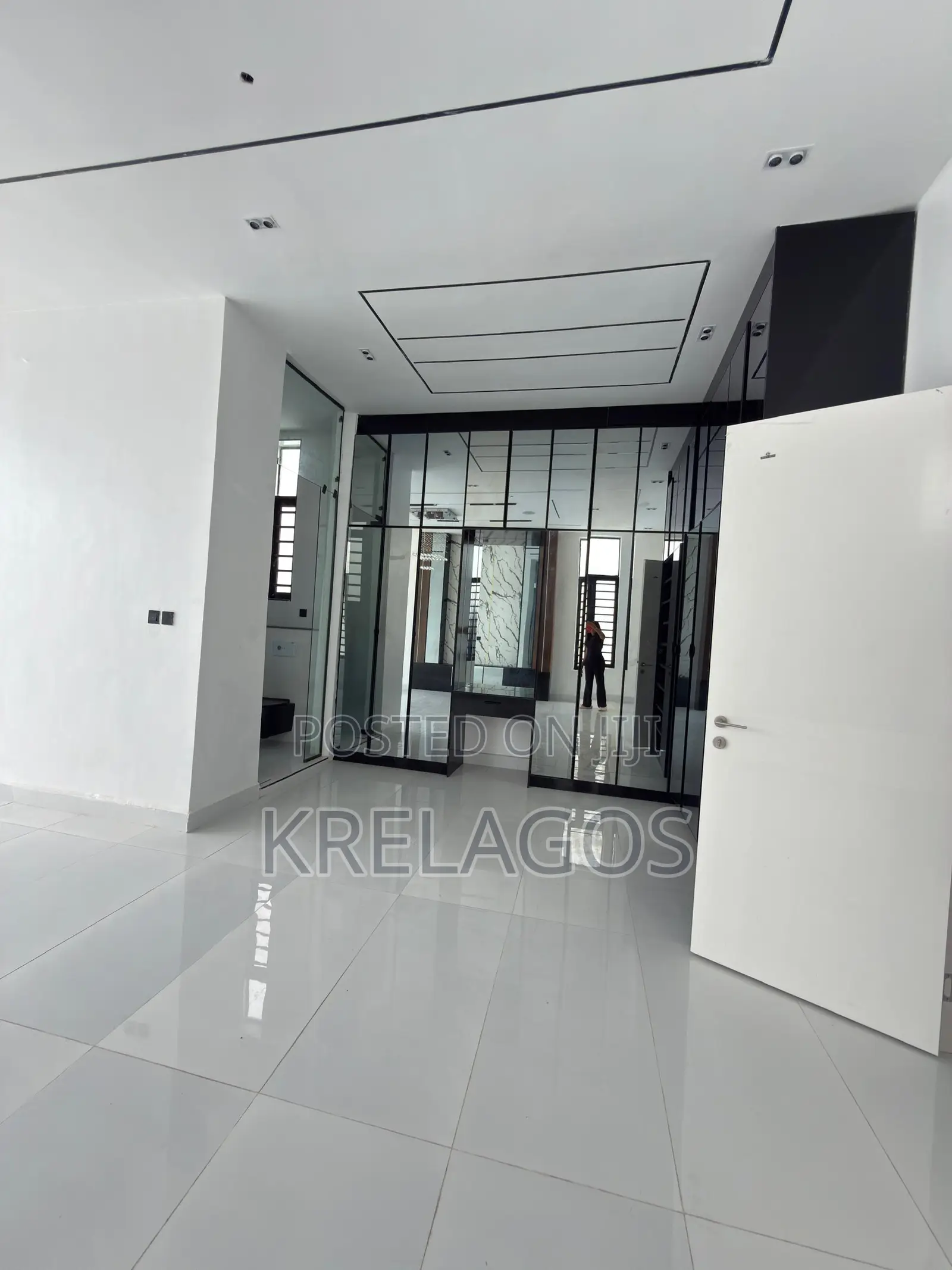 5bdrm House in Orchid, Chevron for sale